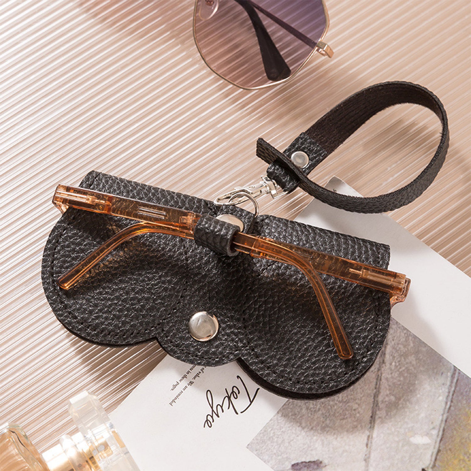 Fashionable Soft Leather Sunglasses Case - Portable & Protective Eyewear Pouch with Clip, Sunglass Bag for Women & Men