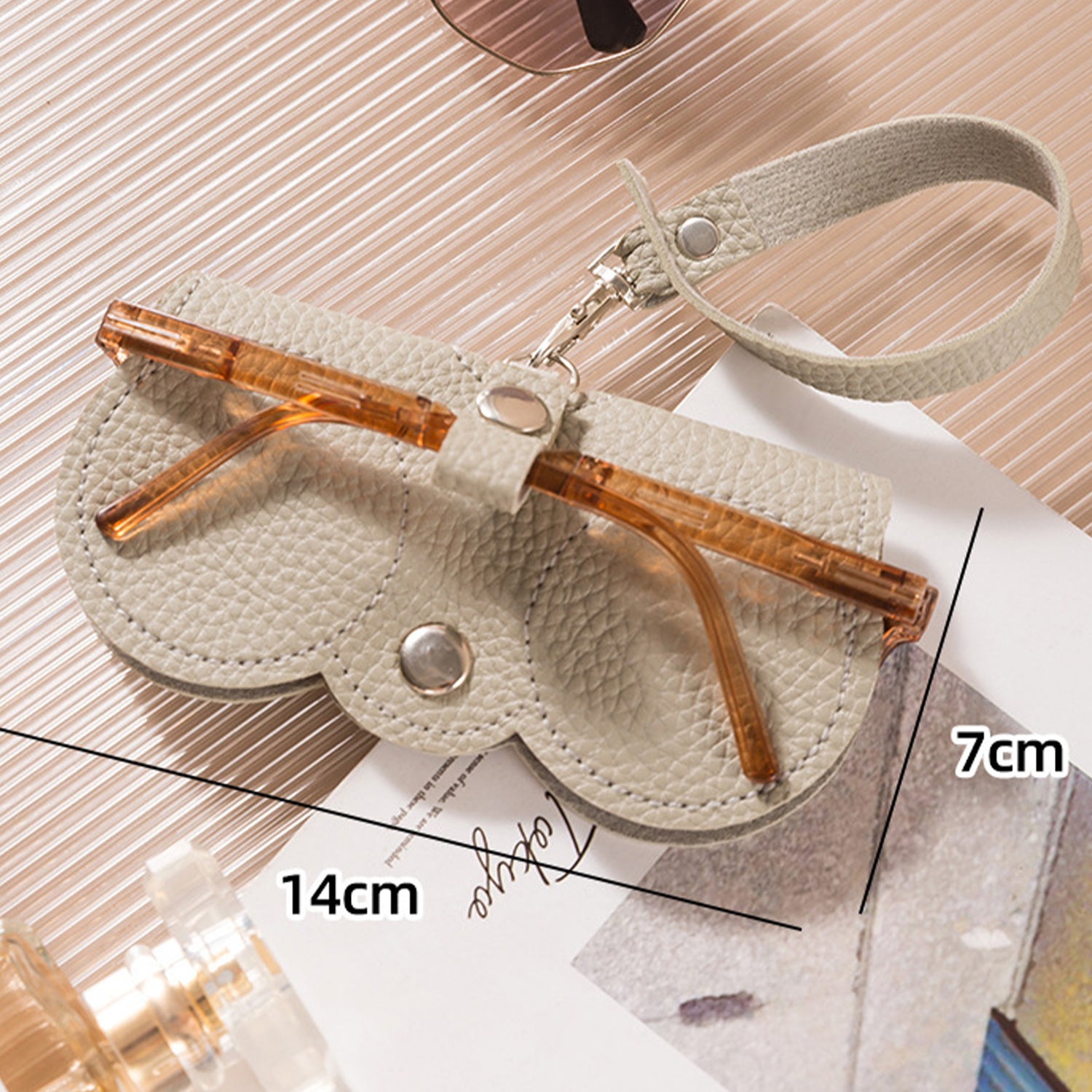 Fashionable Soft Leather Sunglasses Case - Portable & Protective Eyewear Pouch with Clip, Sunglass Bag for Women & Men