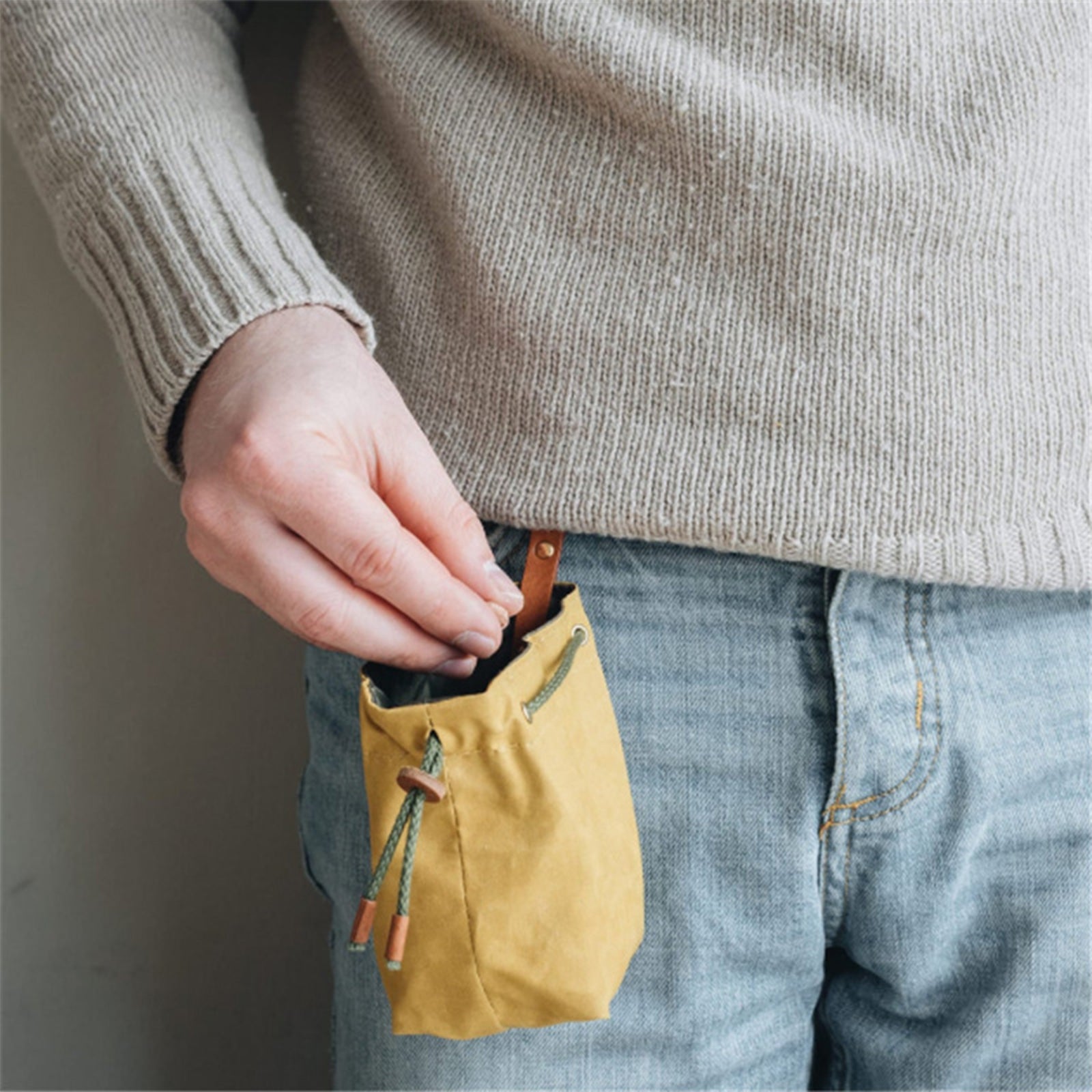 Pet Food Storage Bag, Waterproof Thick Canvas Treat Pouch Portable Carrier for Outdoor Training